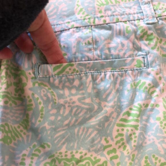 Lilly Pulitzer Walsh Shorts Hidden crab 🦀 and Shells 🐚 in Soft Blue & Green. - Picture 9 of 17